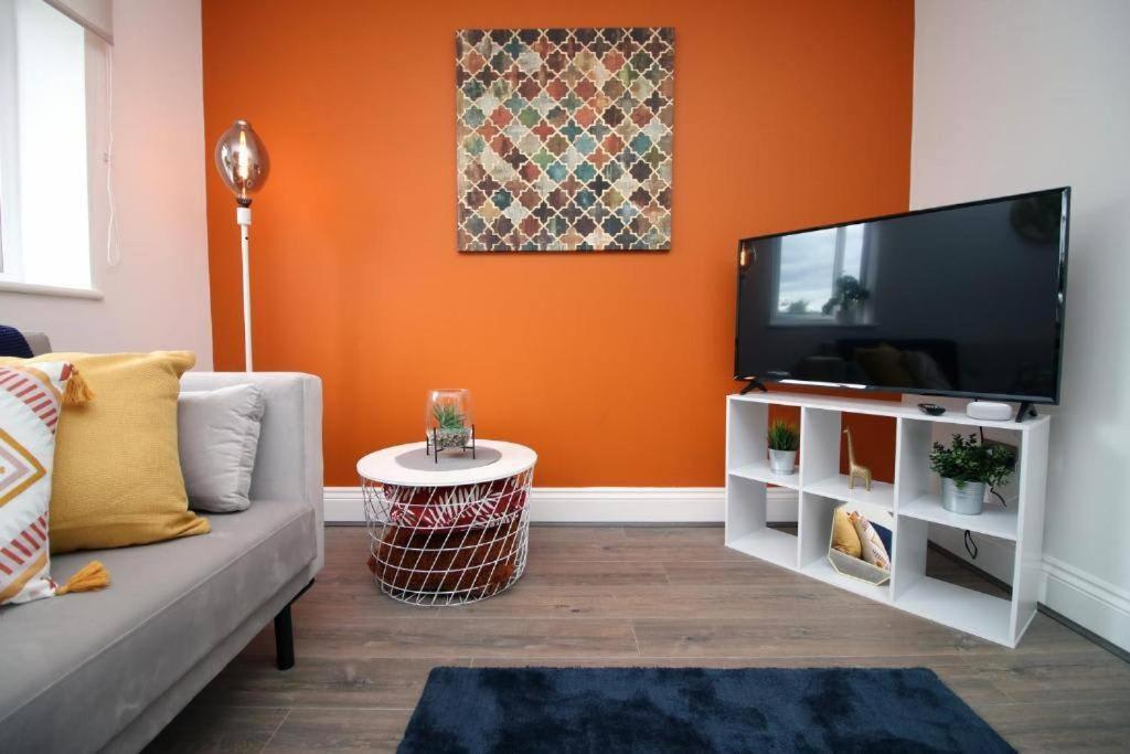 16 North Road Flat 3 By Mia Living Free Parking On Site Apartment *